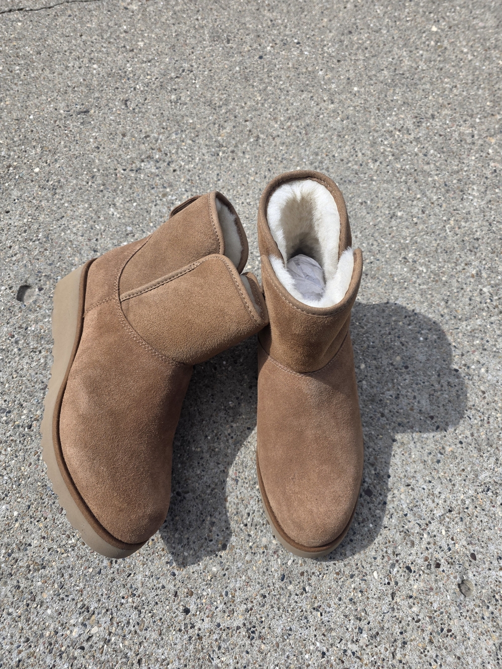 New UGG Chestnut Suede Shearling Lined Short Boot Women 6.5
